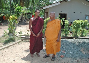Ven. Paravahara Piyananda (left) and Ven. Bellanwila Wimalaratana